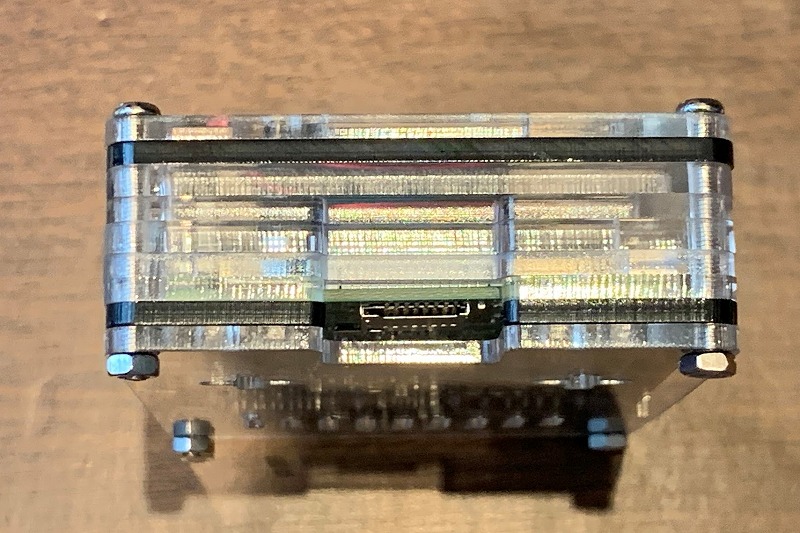 Raspberry Pi 4ケースのmicroSDスロット