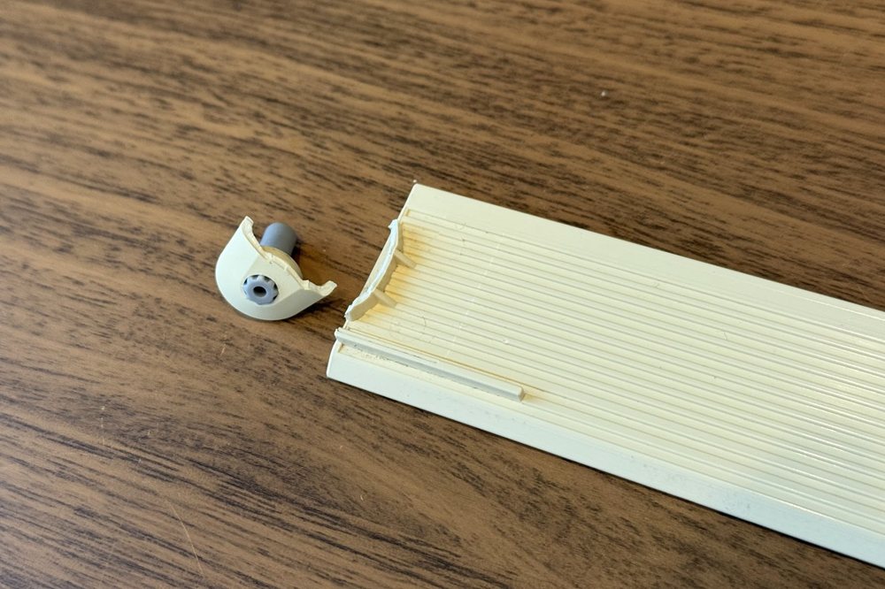 エアコンのルーバーが折れた